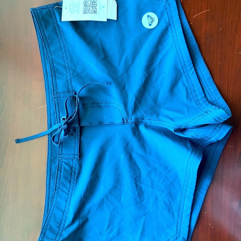 Roxy  Ladies Boardshorts, size L.  NWT!